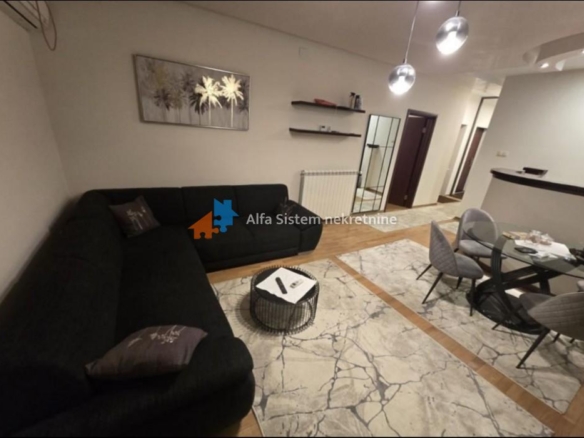 Izdavanje: Trosoban stan 86 m², Savski venac – Beograd