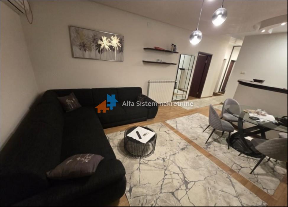 Izdavanje: Trosoban stan 86 m², Savski venac – Beograd