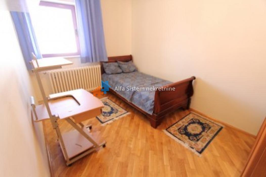 Izdavanje: Četvorosoban stan 140 m², Banovo brdo – Beograd