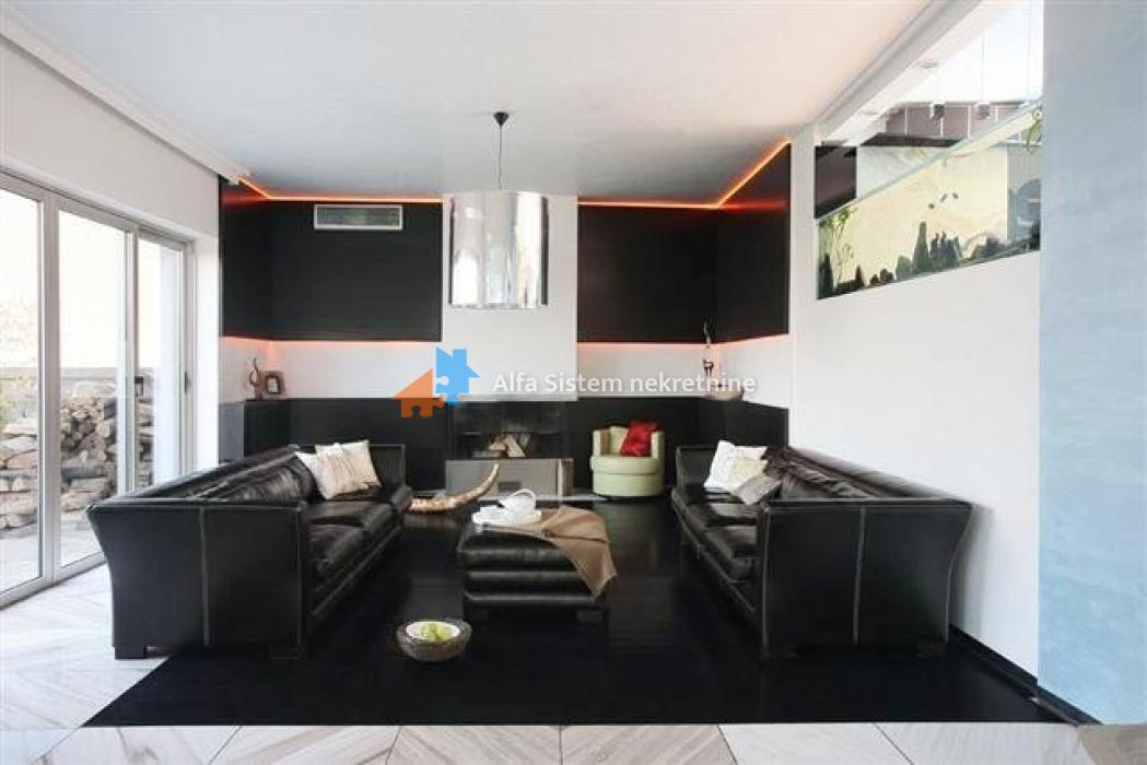 Izdavanje: Kuća 365 m², Zvezdara – Beograd