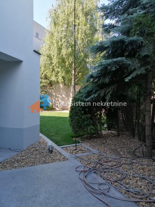 Izdavanje: Kuća 365 m², Zvezdara – Beograd