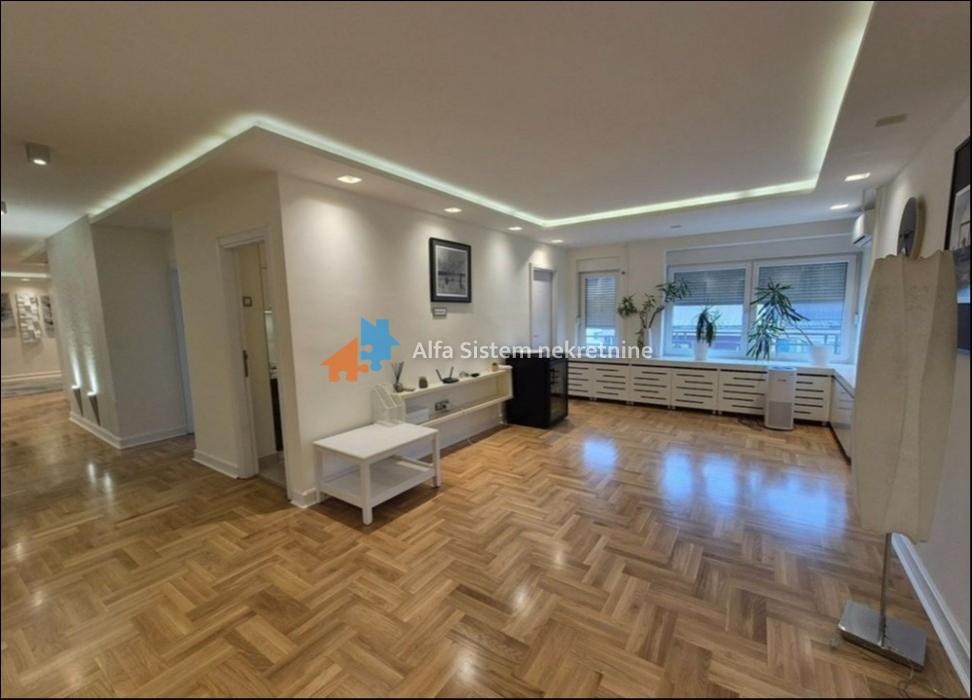 Izdavanje: Petosoban stan 150 m², Stari grad – Beograd