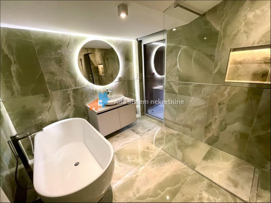 Izdavanje: Četvorosoban stan 174 m², Savski venac – Beograd