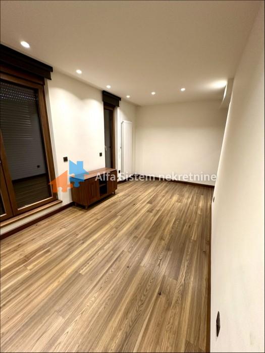 Izdavanje: Petosoban stan 350 m², Vračar – Beograd