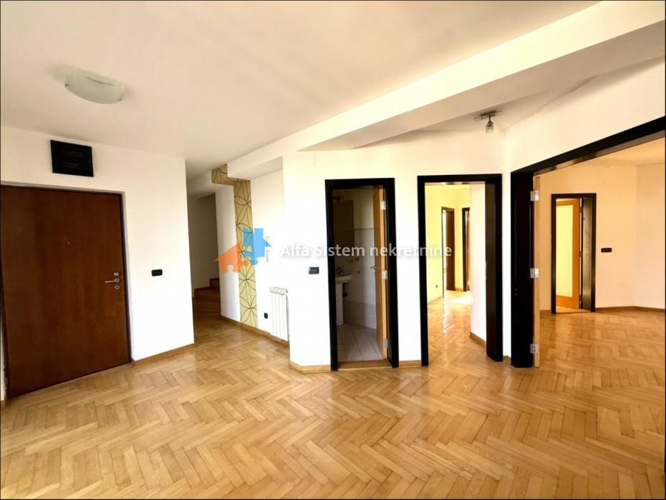 Izdavanje: Šestosoban stan 207 m², Vračar – Beograd