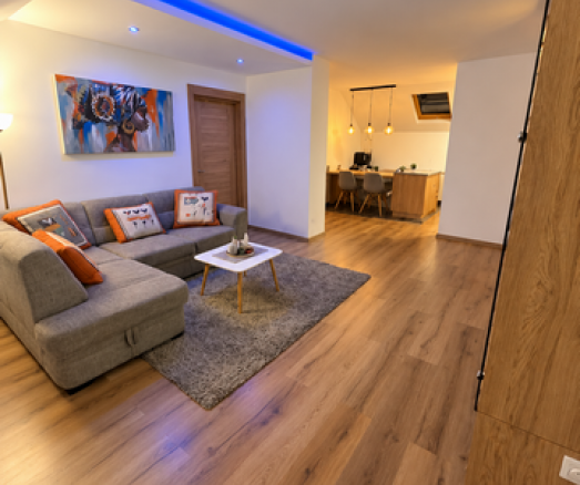 Izdavanje: Četvorosoban stan 90 m², Banovo brdo – Beograd