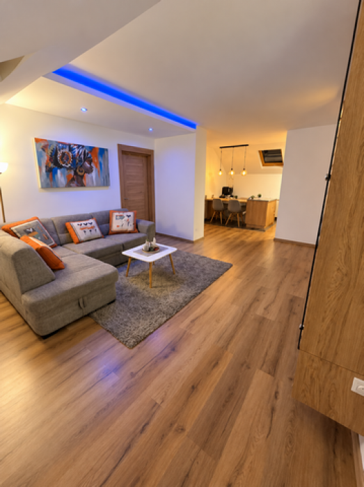 Izdavanje: Četvorosoban stan 90 m², Banovo brdo – Beograd