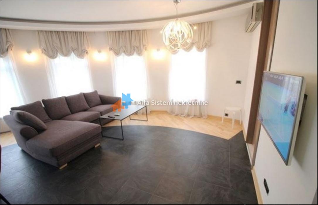 Izdavanje: Četvorosoban stan 150 m², Savski venac – Beograd