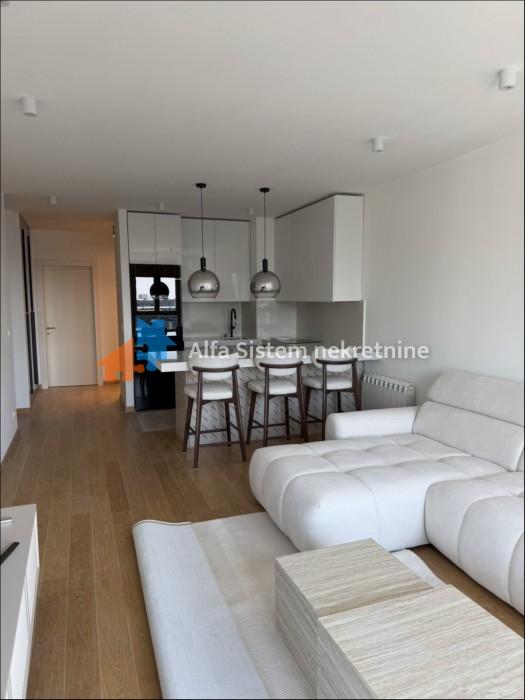 Izdavanje: Troiposoban stan 105 m², Novi Beograd – Beograd