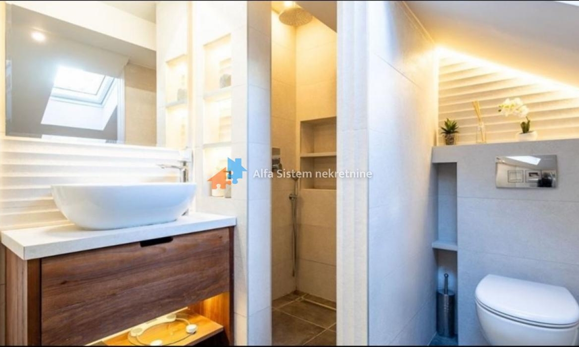 Izdavanje: Četvorosoban stan 108 m², Savski venac – Beograd