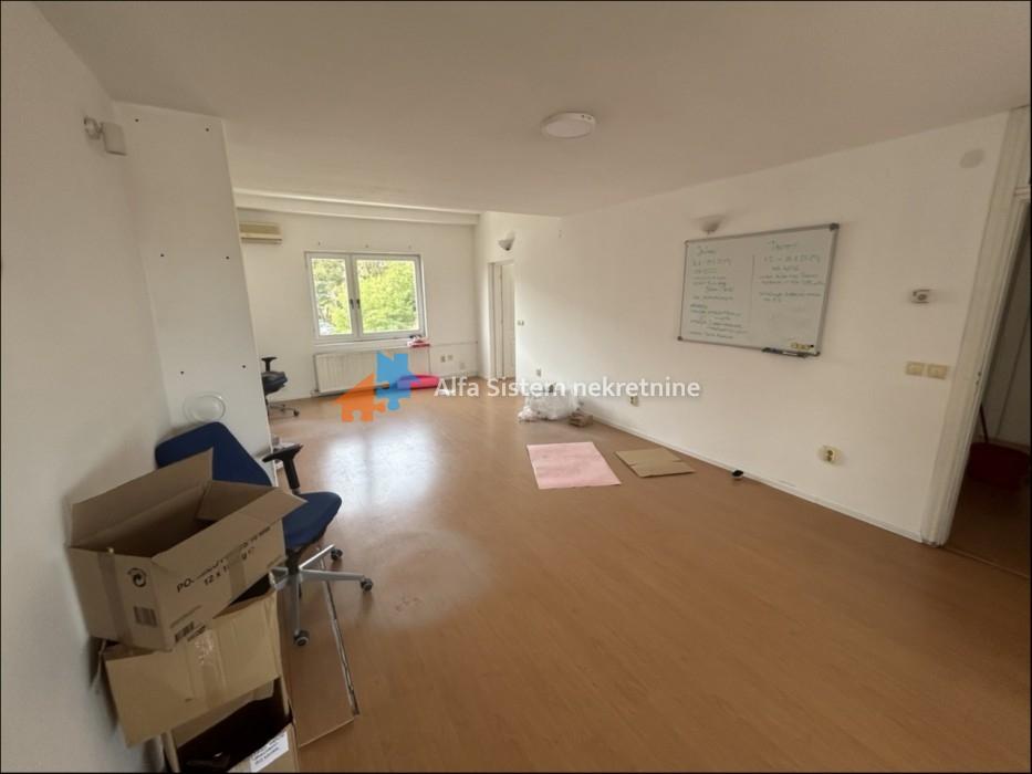 Izdavanje: Petosoban stan 176 m², Voždovac – Beograd