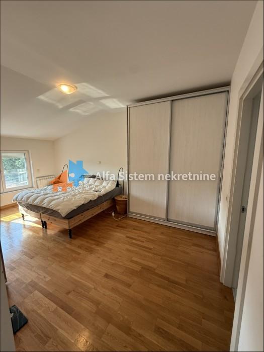 Izdavanje: Četvorosoban stan 157 m², Savski venac – Beograd