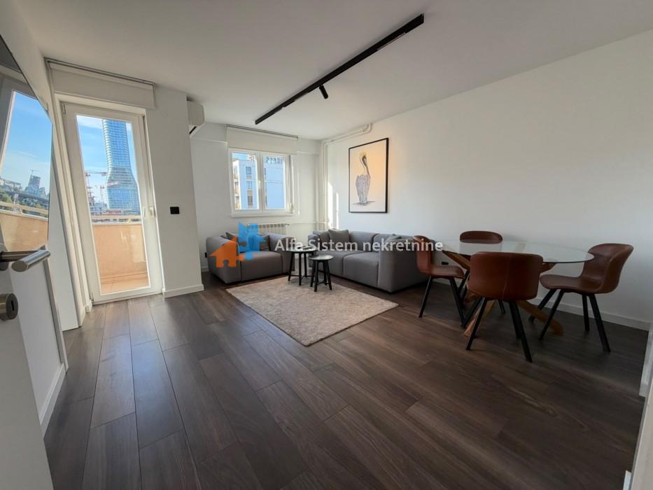 Izdavanje: Četvorosoban stan 80 m², Savski venac – Beograd