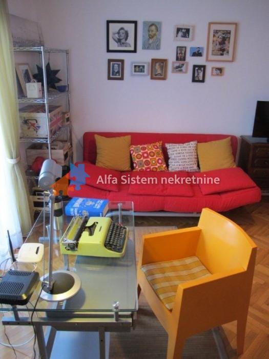 Izdavanje: Trosoban stan 90 m², Savski venac – Beograd