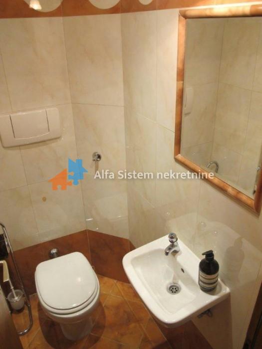 Izdavanje: Trosoban stan 90 m², Savski venac – Beograd