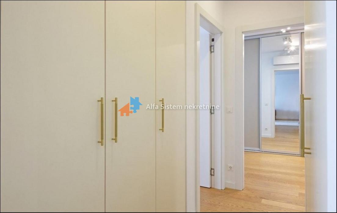 Izdavanje: Trosoban stan 89 m², Savski venac – Beograd