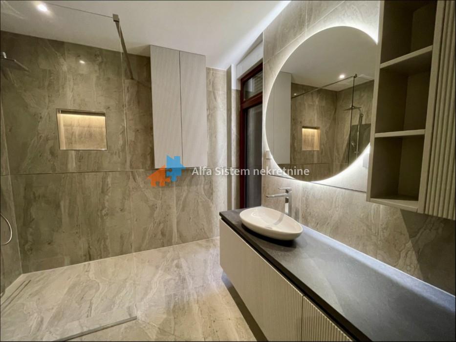 Izdavanje: Četvorosoban stan 174 m², Savski venac – Beograd