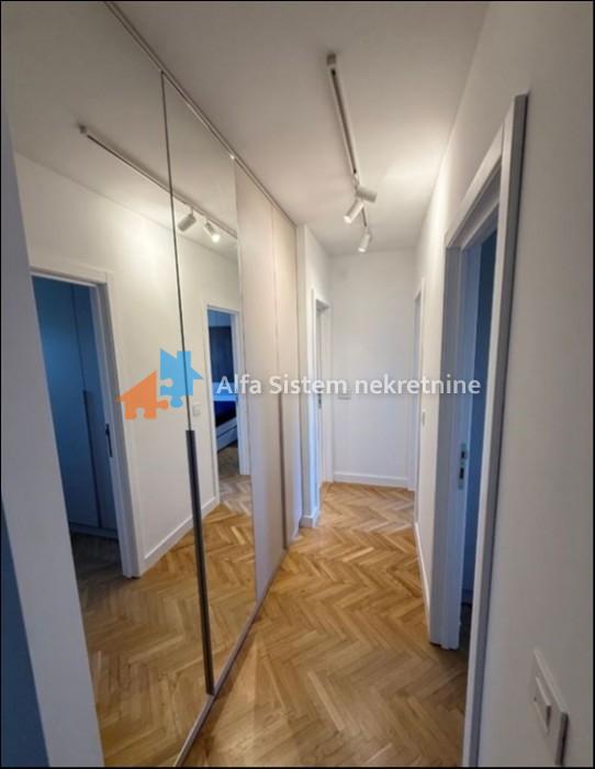Izdavanje: Četvorosoban stan 90 m², Bežanijska kosa – Beograd