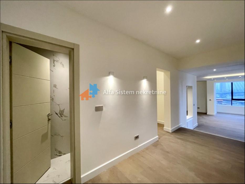 Izdavanje: Četvorosoban stan 174 m², Savski venac – Beograd