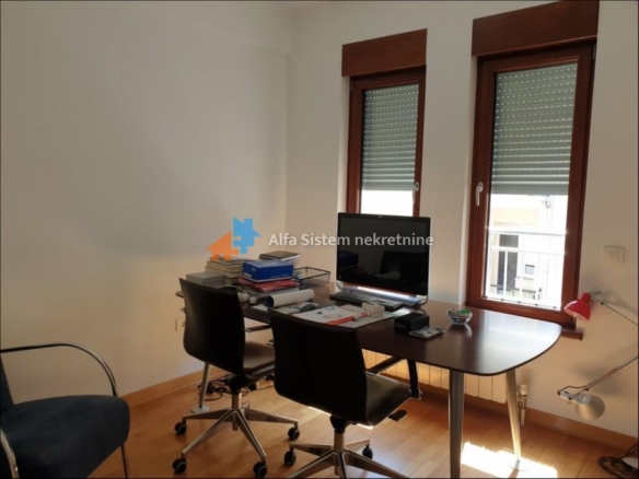 Izdavanje: Petosoban stan 191 m², Vračar – Beograd