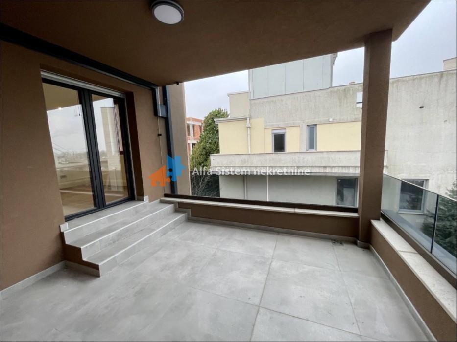 Izdavanje: Četvorosoban stan 174 m², Savski venac – Beograd
