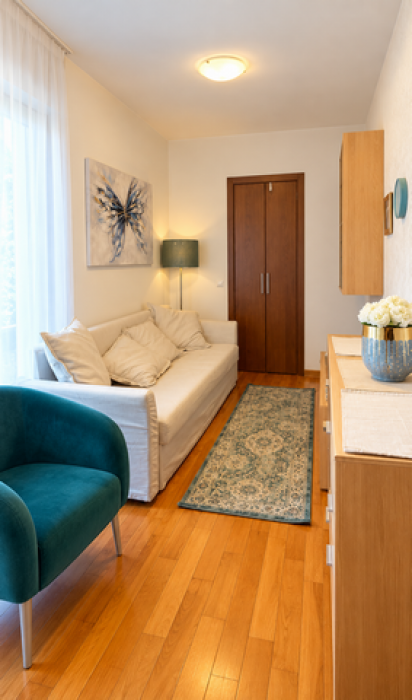 Izdavanje: Četvorosoban stan 115 m², Dedinje – Beograd