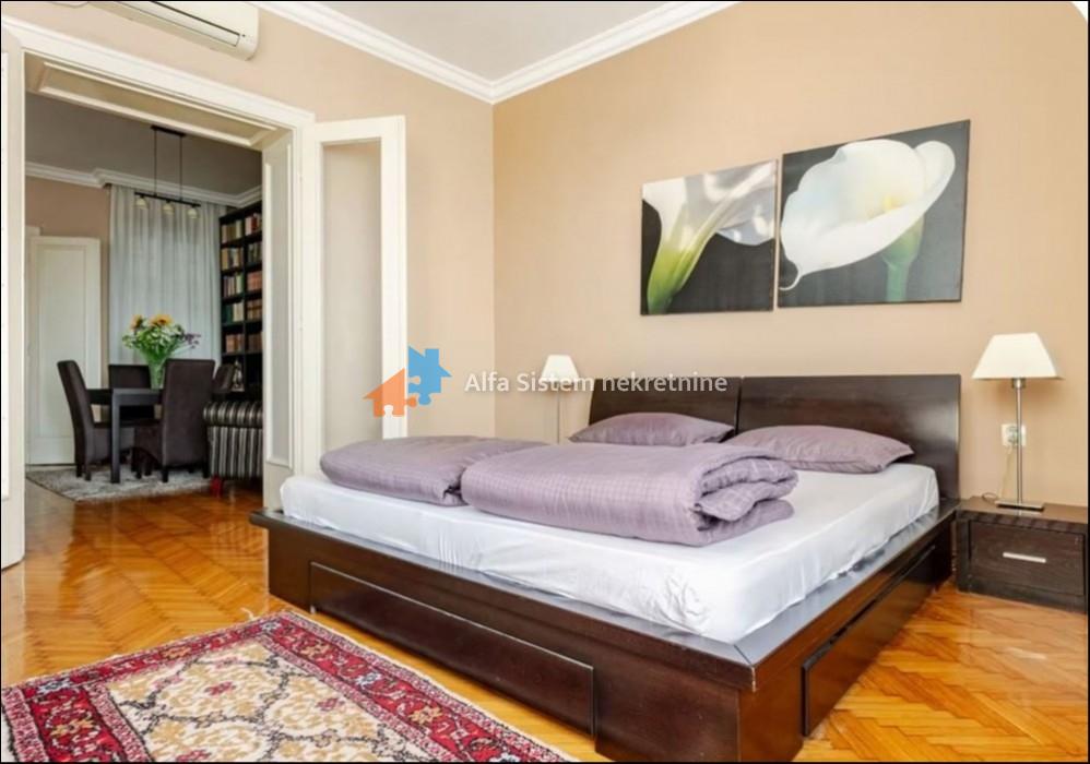 Izdavanje: Trosoban stan 80 m², Savski venac – Beograd