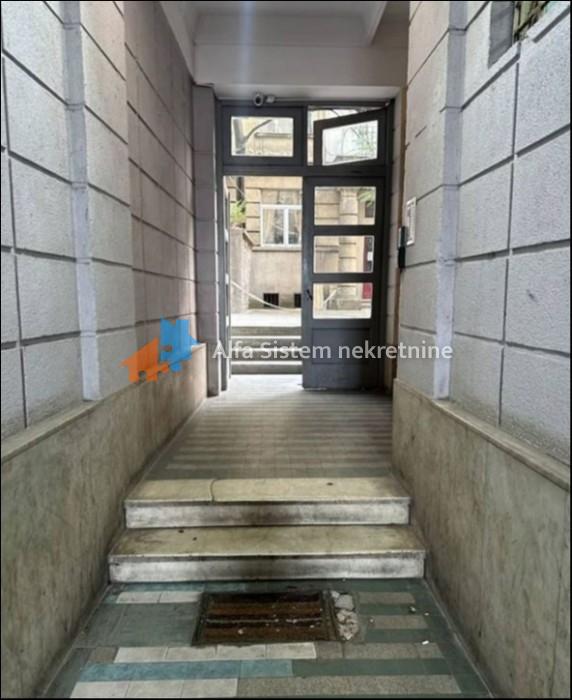 Izdavanje: Trosoban stan 80 m², Savski venac – Beograd