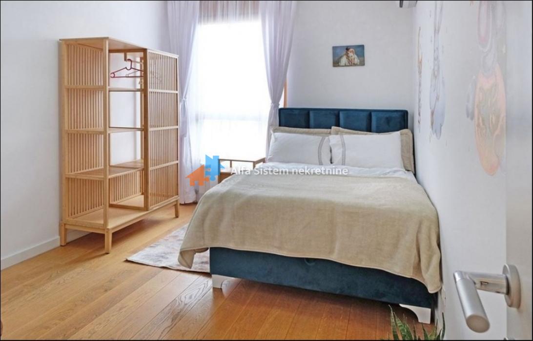 Izdavanje: Trosoban stan 89 m², Savski venac – Beograd