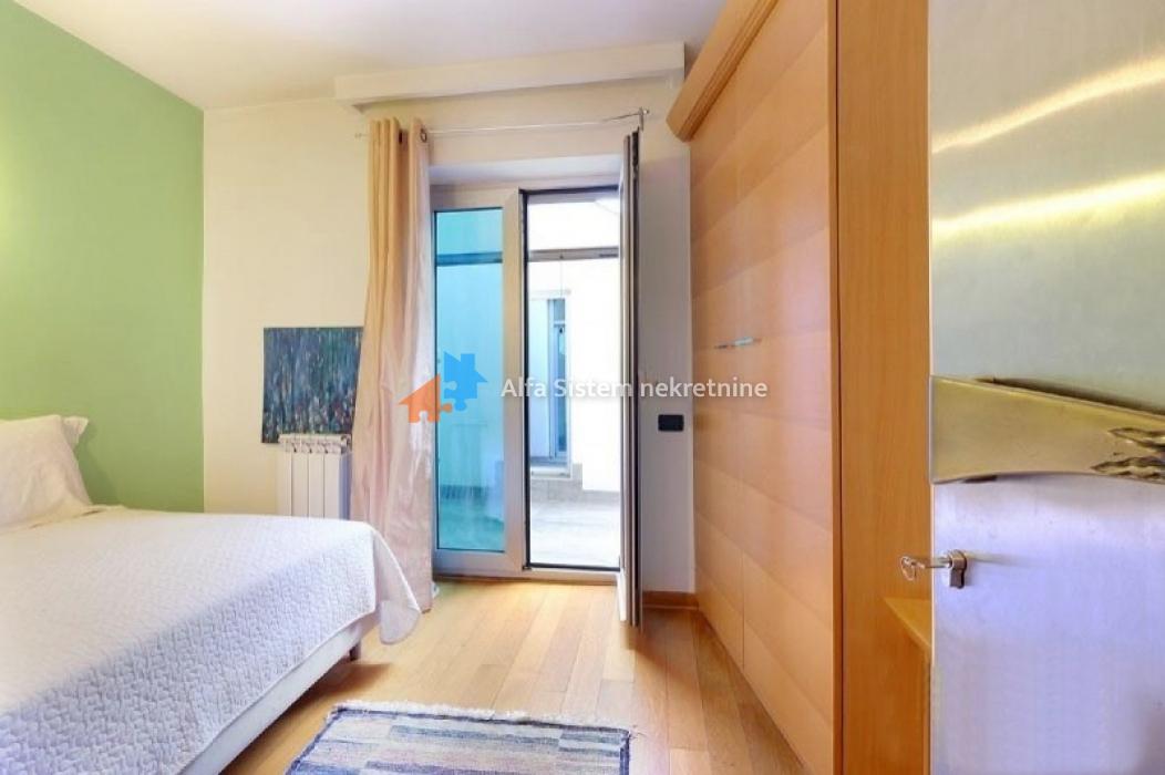 Izdavanje: Kuća 365 m², Zvezdara – Beograd