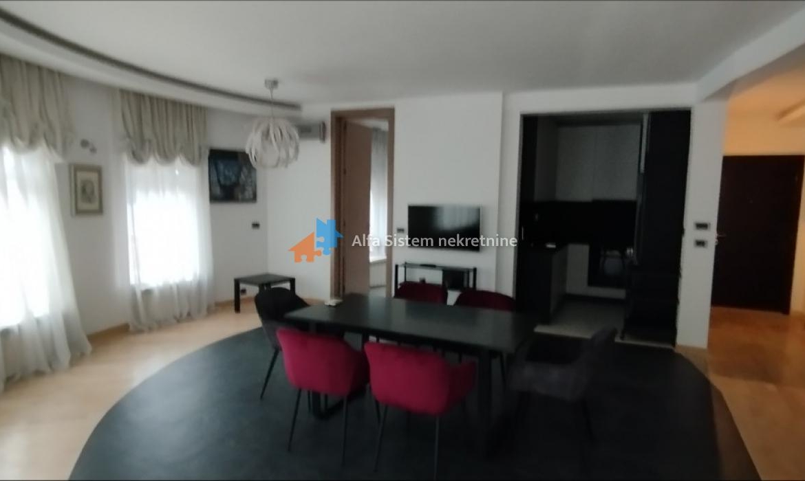 Izdavanje: Četvorosoban stan 150 m², Savski venac – Beograd
