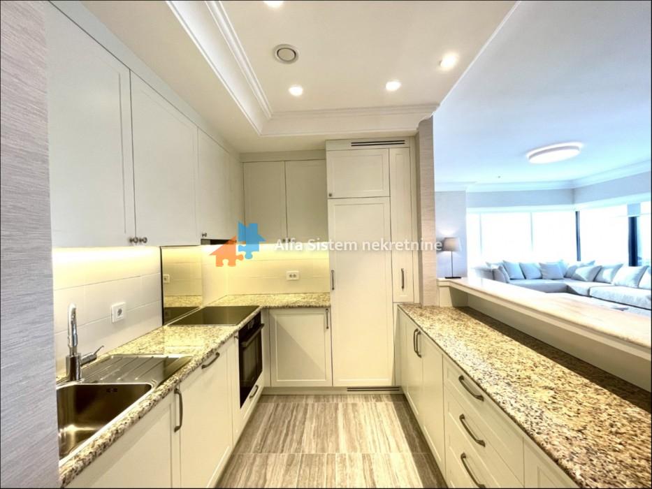 Izdavanje: Četvorosoban stan 123 m², Novi Beograd – Beograd