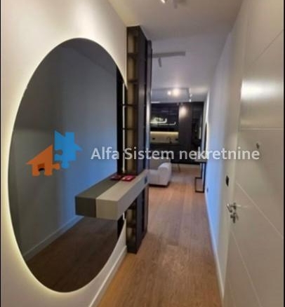 Izdavanje: Trosoban stan 95 m², Savski venac – Beograd