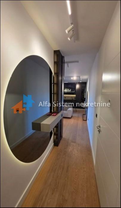 Izdavanje: Trosoban stan 95 m², Savski venac – Beograd