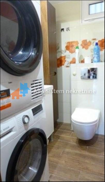 Izdavanje: Četvorosoban stan 115 m², Dedinje – Beograd