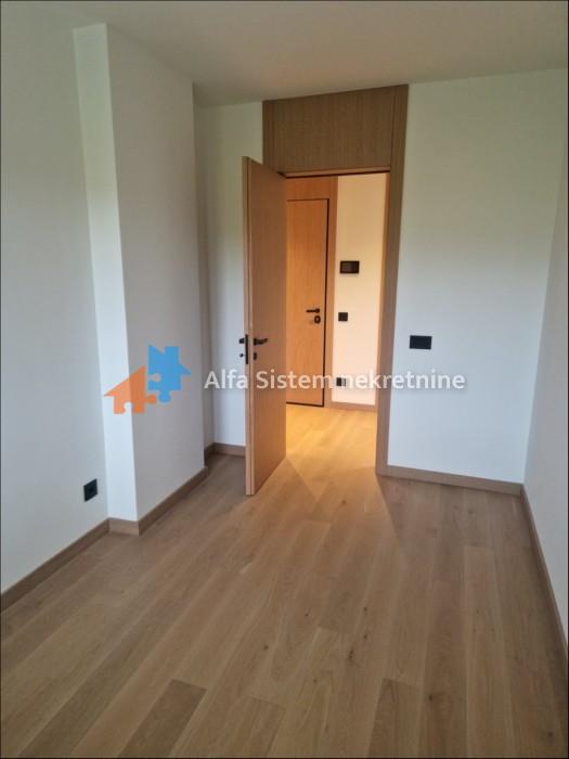 Izdavanje: Trosoban stan 66 m², Savski venac – Beograd