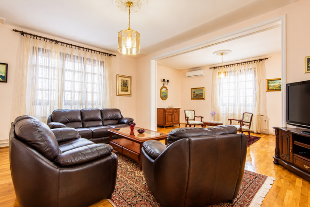 Izdavanje: Kuća 330 m², Dedinje – Beograd