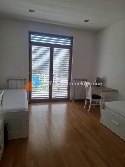 Izdavanje: Trosoban stan 100 m², Palilula – Beograd