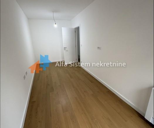 Izdavanje: Četvorosoban stan 120 m², Savski venac – Beograd