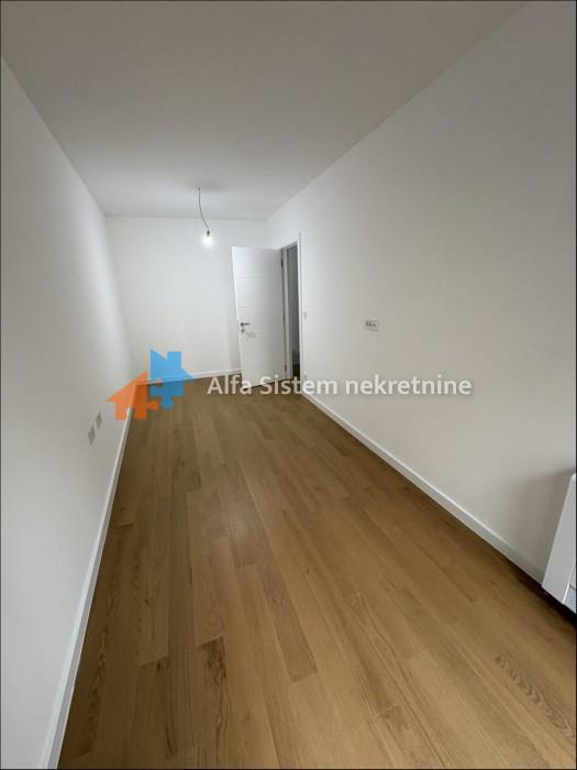 Izdavanje: Četvorosoban stan 120 m², Savski venac – Beograd
