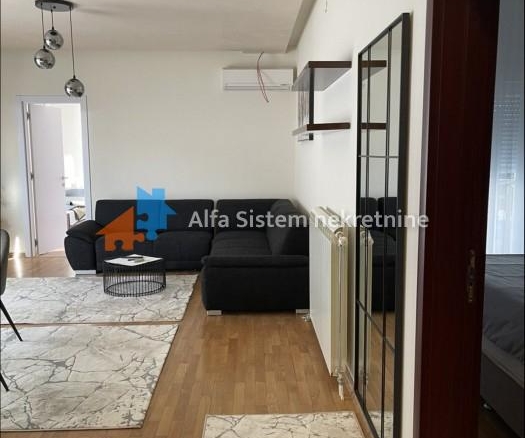 Izdavanje: Trosoban stan 86 m², Savski venac – Beograd
