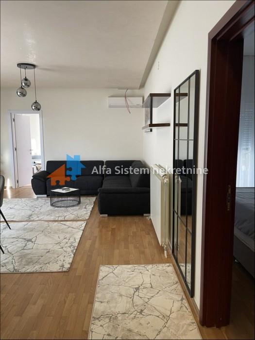 Izdavanje: Trosoban stan 86 m², Savski venac – Beograd