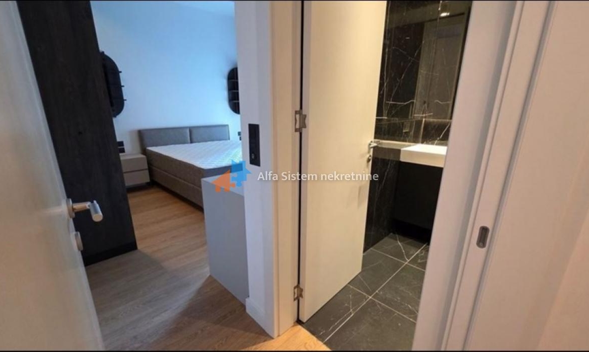 Izdavanje: Trosoban stan 95 m², Savski venac – Beograd