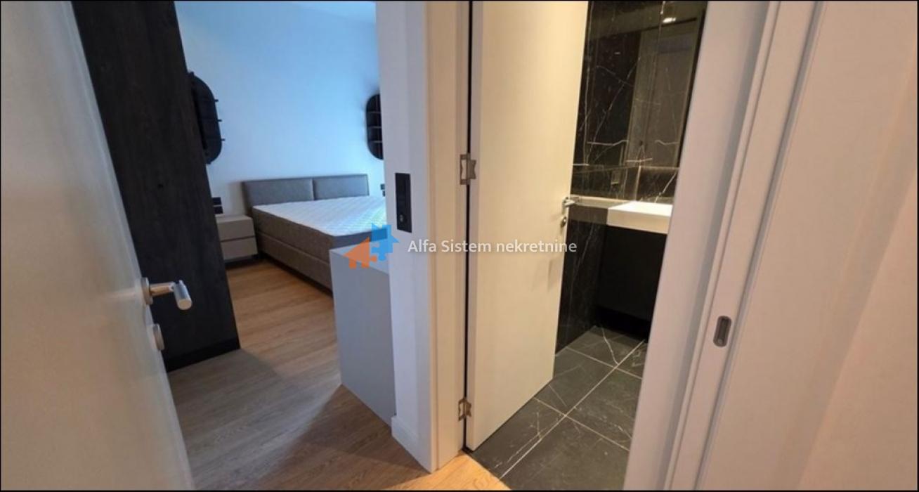 Izdavanje: Trosoban stan 95 m², Savski venac – Beograd Izdavanje: Trosoban stan 95 m², Savski venac – Beograd