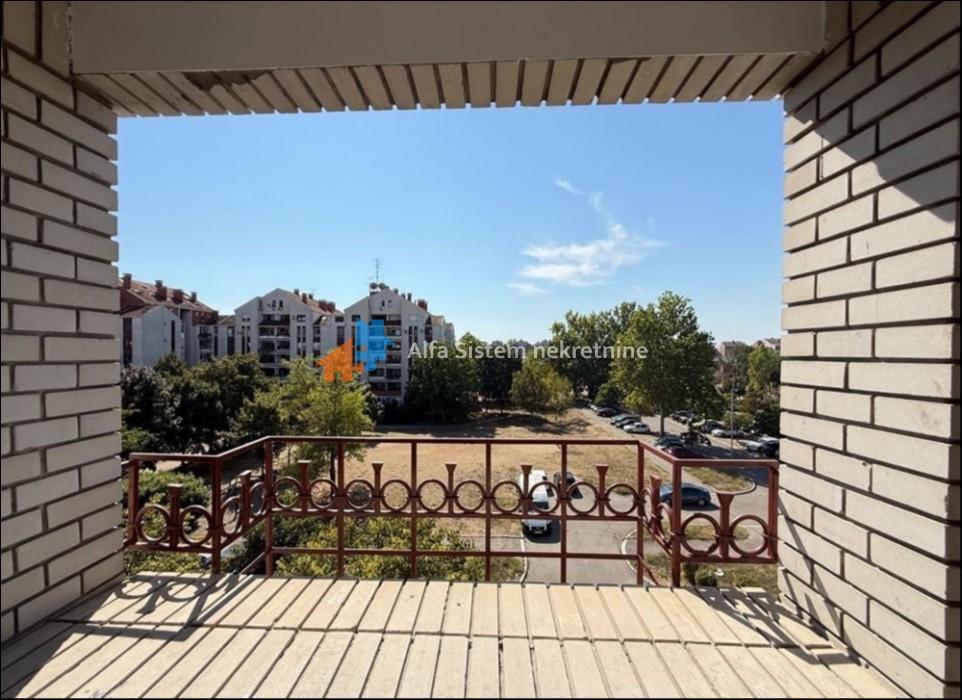 Izdavanje: Četvorosoban stan 90 m², Bežanijska kosa – Beograd
