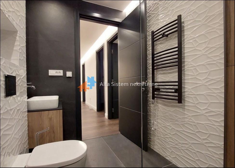 Izdavanje: Petosoban stan 197 m², Vračar – Beograd