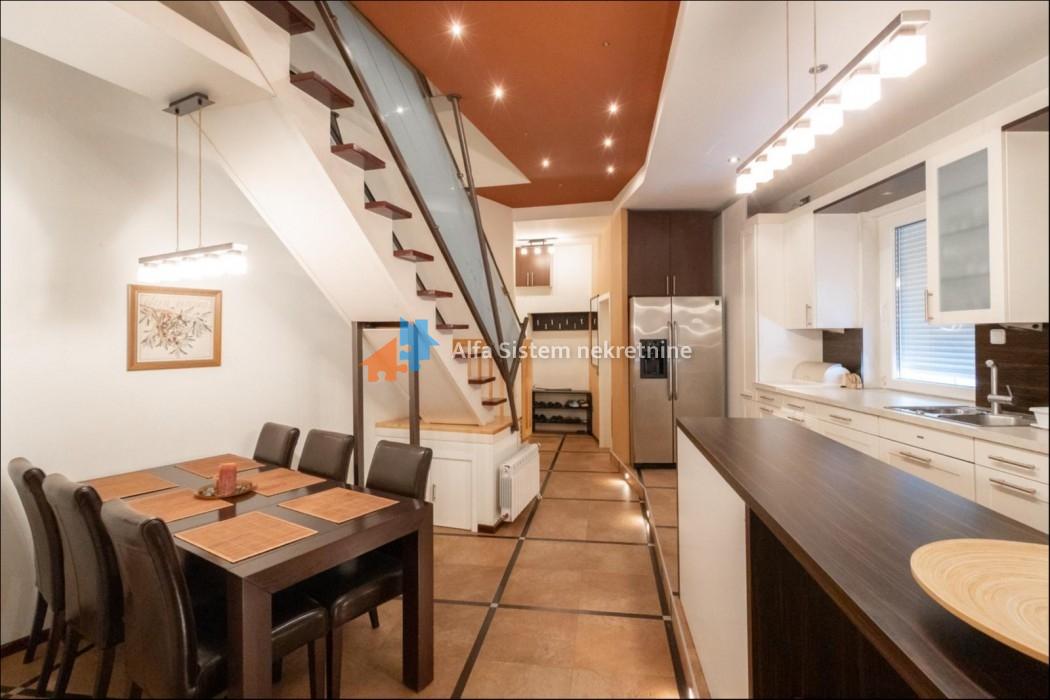 Izdavanje: Četvorosoban stan 140 m², Stari grad – Beograd