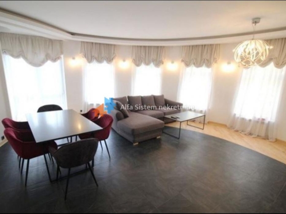 Izdavanje: Četvorosoban stan 150 m², Savski venac – Beograd