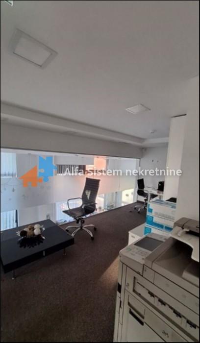 Izdavanje: Poslovni prostor 250 m², Karaburma – Beograd