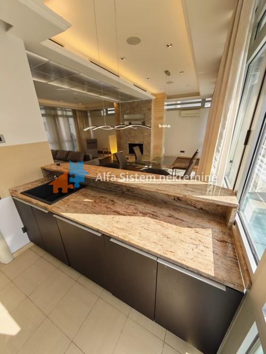Izdavanje: Četvorosoban stan 148 m², Savski venac – Beograd